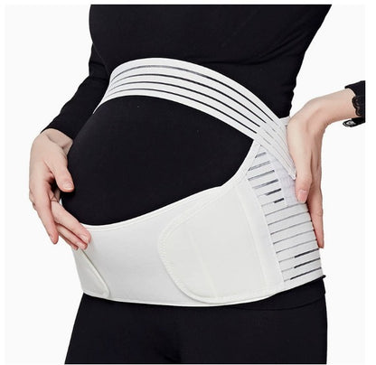 Kvinnan bär på ett grå färgat stödbälte